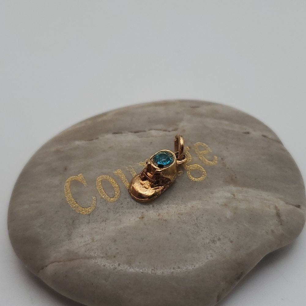 Emerald sapphire‎ gold tone booty charm baby shoe pendant